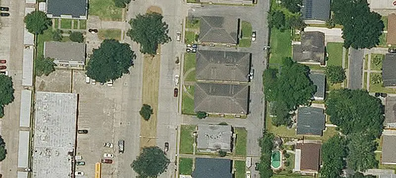 6-Unit Apartment Building