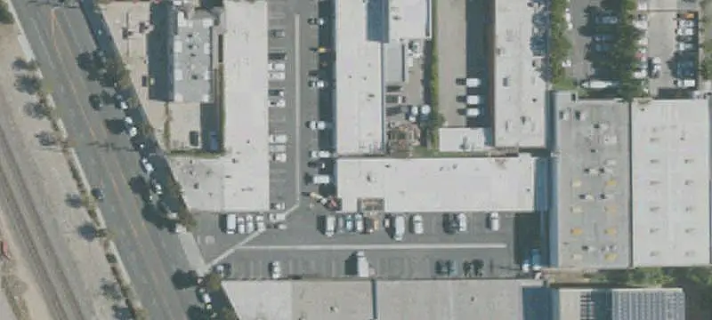 Warehouse Unit with Ground-Level Loading