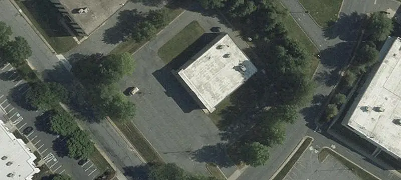 Mall-Adjacent Retail Building