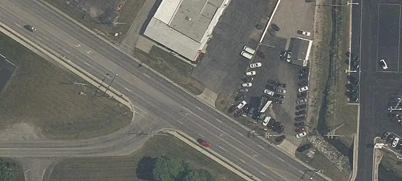 Automotive Property with Overhead Door