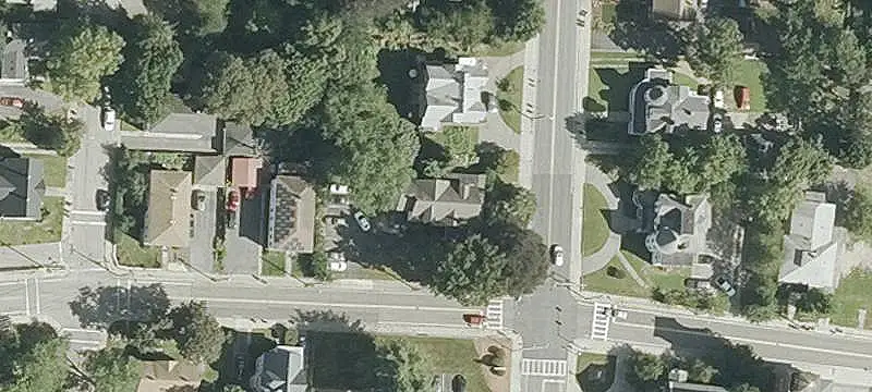 6-Unit Apartment Building