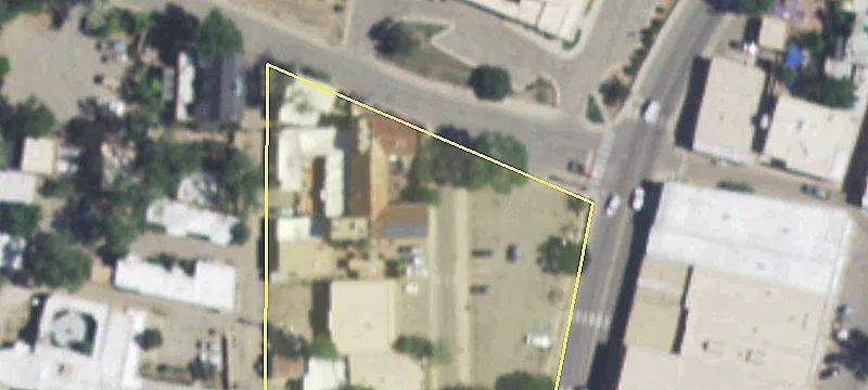 Versatile Commercial Space Near Taos Plaza