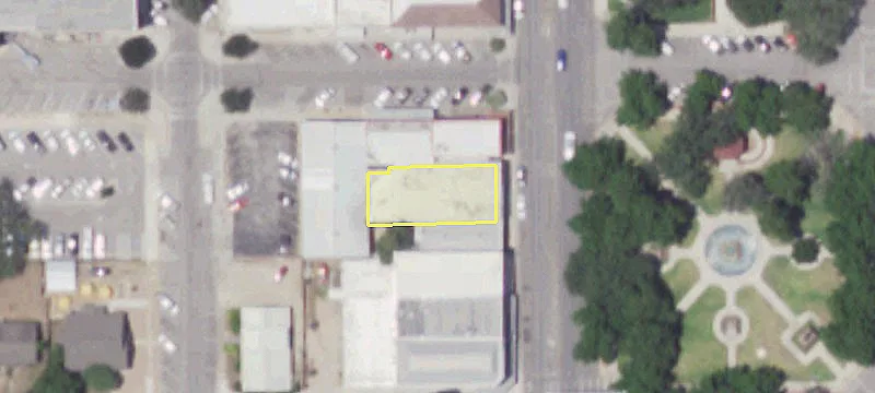 Historic Seguin Building: Prime Location