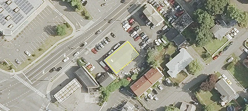 Freestanding Building on Meriden Road
