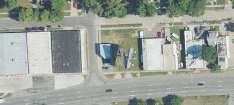 Industrial Property with 2,940 SF