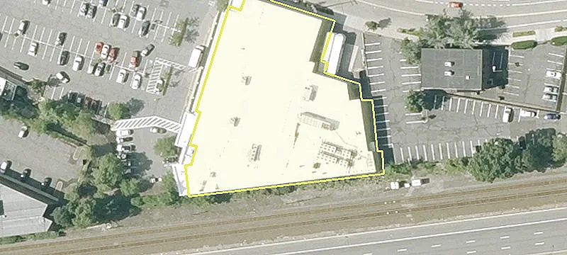 Grocery-Anchored Shopping Center in Newton