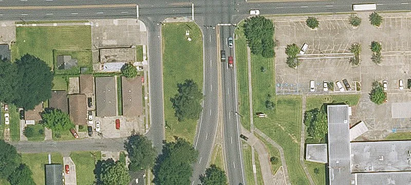 Commercial Building on Acadian Thruway