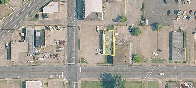 Former Convenience Store on Corner