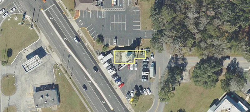 Freestanding Building on Corner Lot
