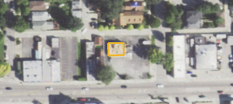 Freestanding Restaurant Building on Roosevelt