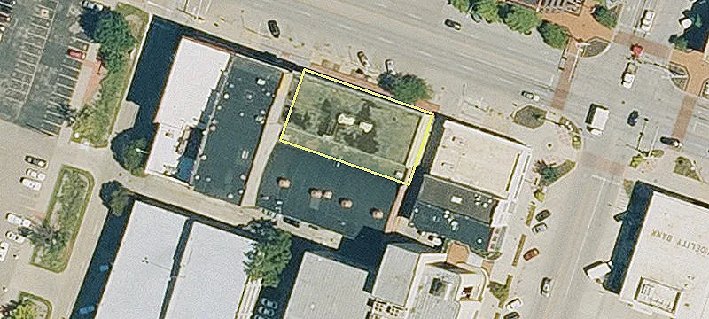 Downtown Building with Multiple Entrances