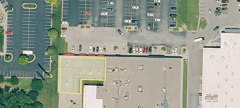 Warehouse in Retail Corridor