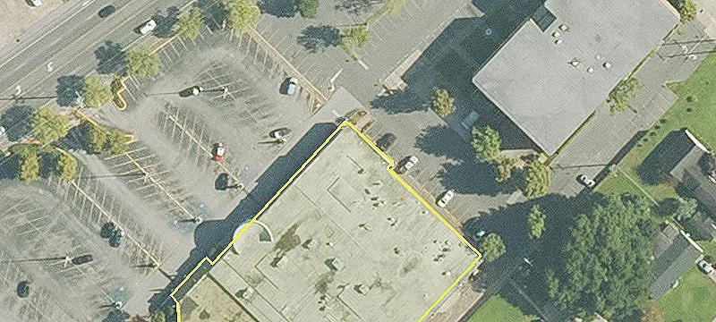 Retail Center with High Visibility