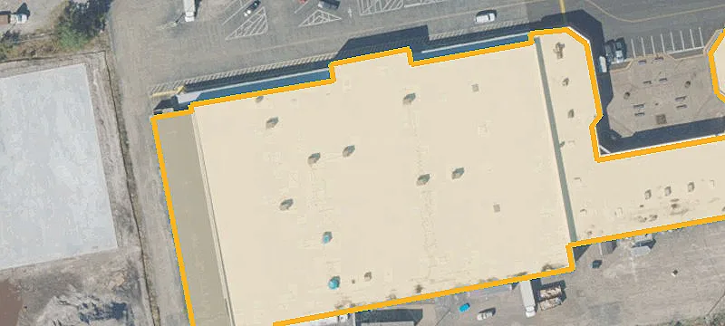 Versatile Retail/Warehouse Space Available