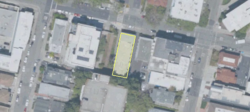 Prime Oakland Location Near Amenities
