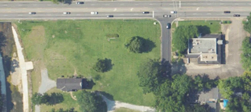 Freestanding Building on Corner Lot