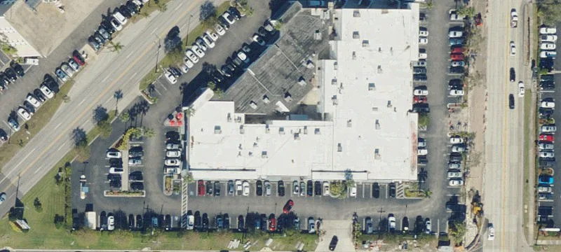 Refurbished Shopping Center in Tampa