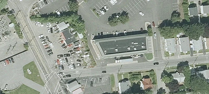 Grocery-Anchored Shopping Center For Rent