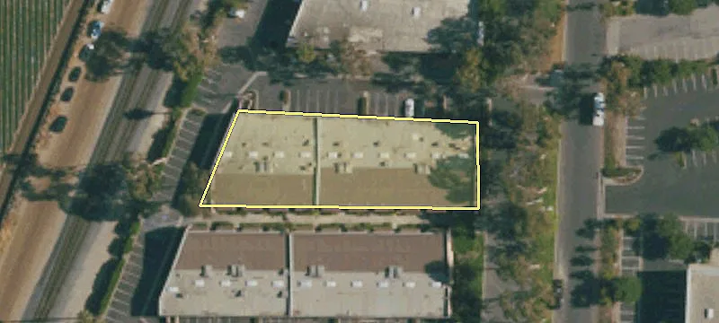 Commercial Property Near 101 Freeway