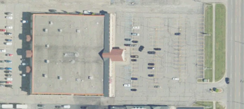 Spacious Retail Building on Bay
