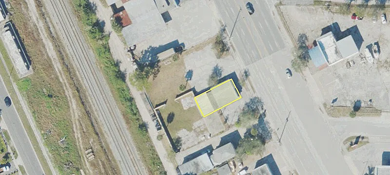 Retail/Commercial Building on Highway Front