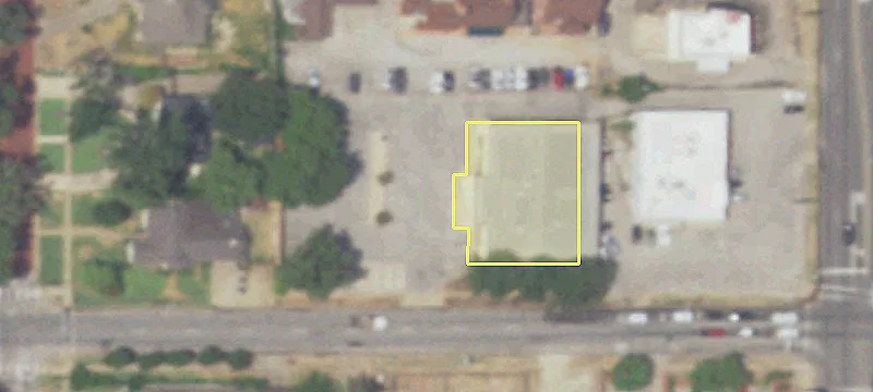 Commercial Property Near Affluent Neighborhoods