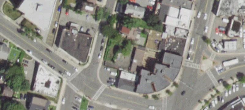 Eastchester Garage with Yard Space