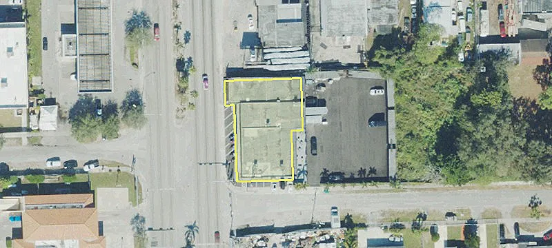 Commercial Building on Corner Lot