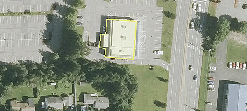 Highly Visible Retail/Restaurant Space