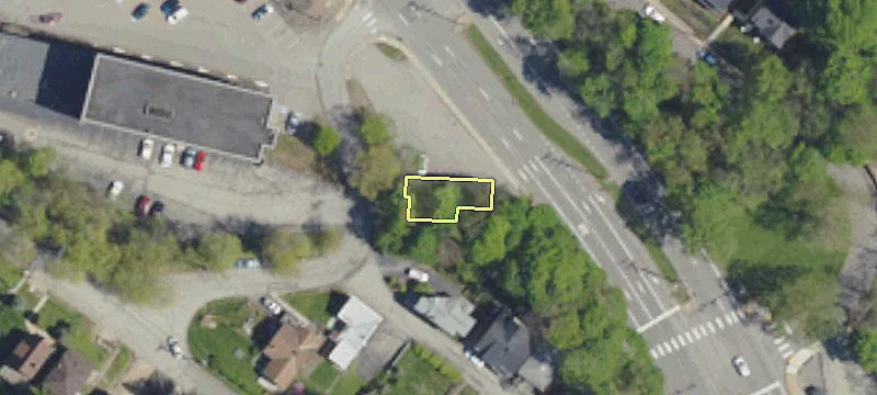 Mixed-Use Plaza in Forest Hills