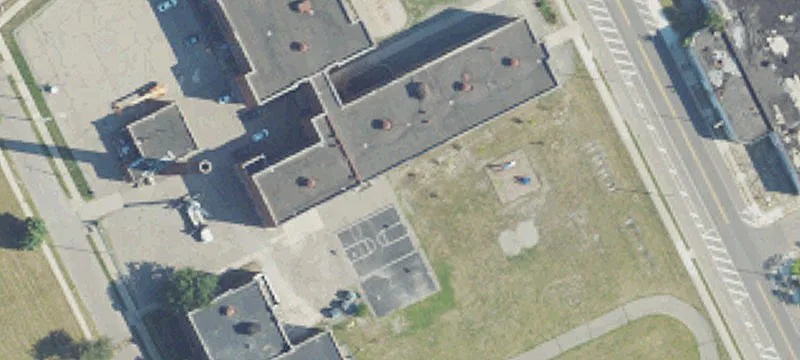 Freestanding Commercial Building on Davison