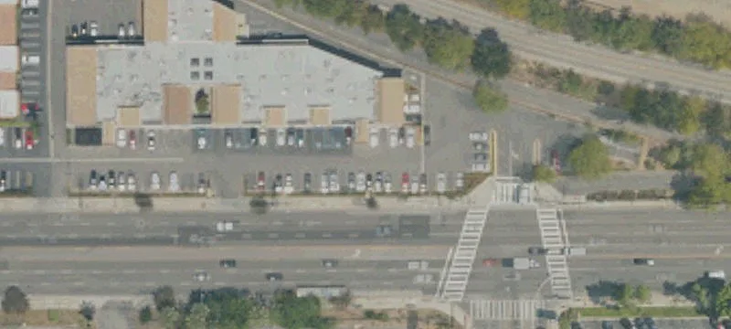 High-Image Commercial Complex For Lease