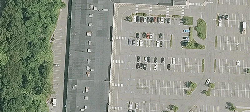 Shopping Center with Regional Accessibility