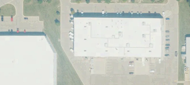 Multi-Tenant Building in Oakwood Park