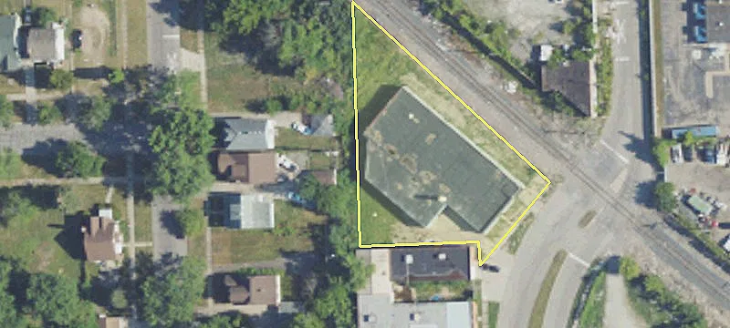 Clean Warehouse Building For Sale