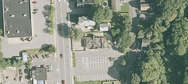 Commercial Building in Prime Location