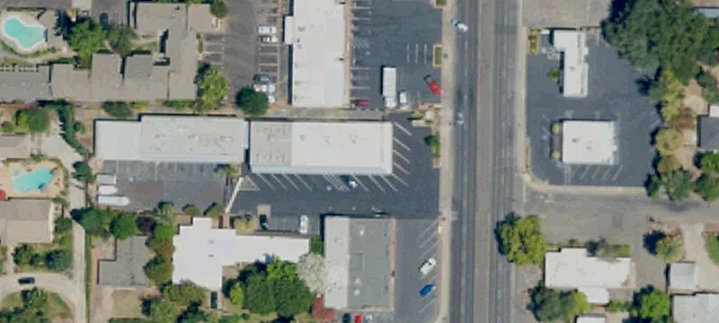 Multi-Tenant Retail/Office Property For Rent