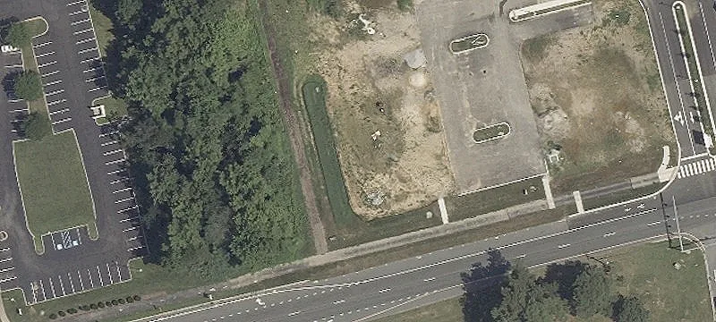 Retail Space in New Shopping Center