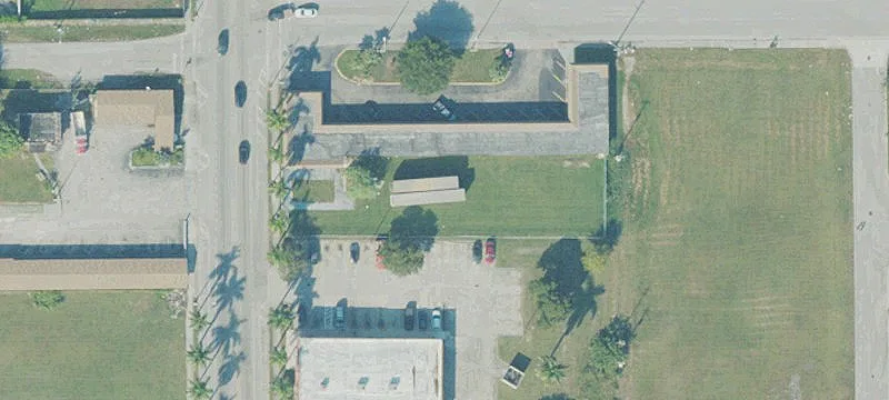 Commercial Building on Krome Avenue