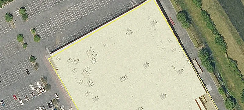 Retail Spaces in Open-Air Center