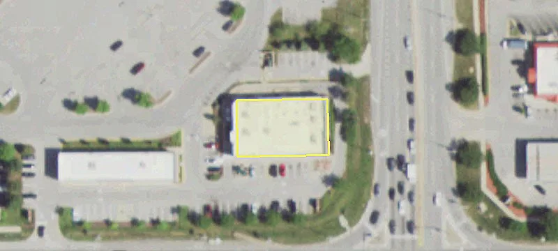 Restaurant Endcap with Patio Available