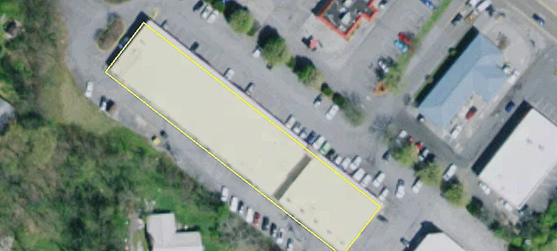 Restaurant Building in Retail Corridor