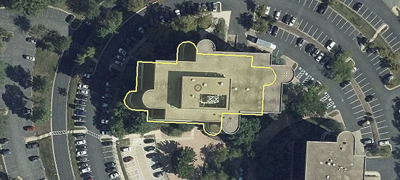Greenbelt Office Buildings with Amenities