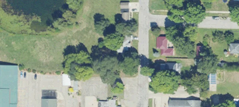 Commercial Building on 0.38 Acres