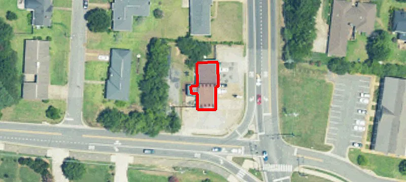 2020 Hackberry Ln
