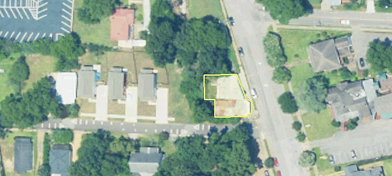 902 Main Ave