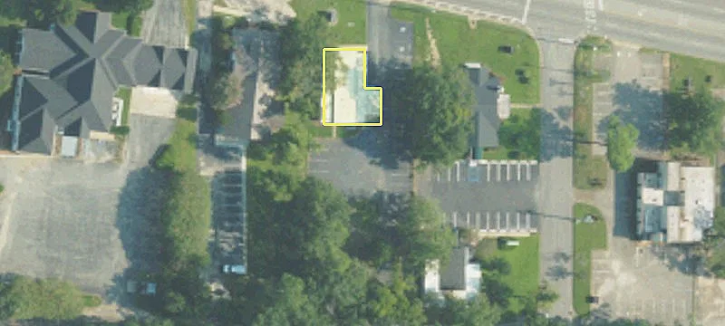 1435 Main St