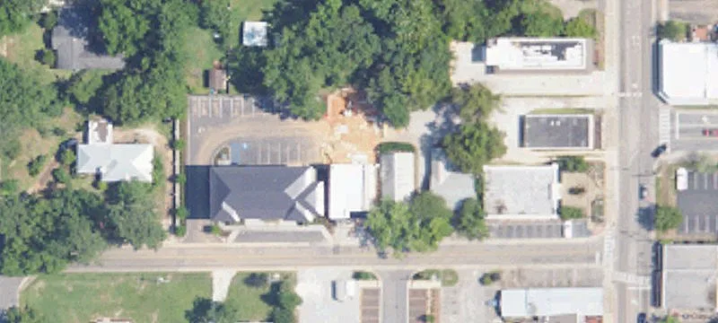 711 Belrose Ave