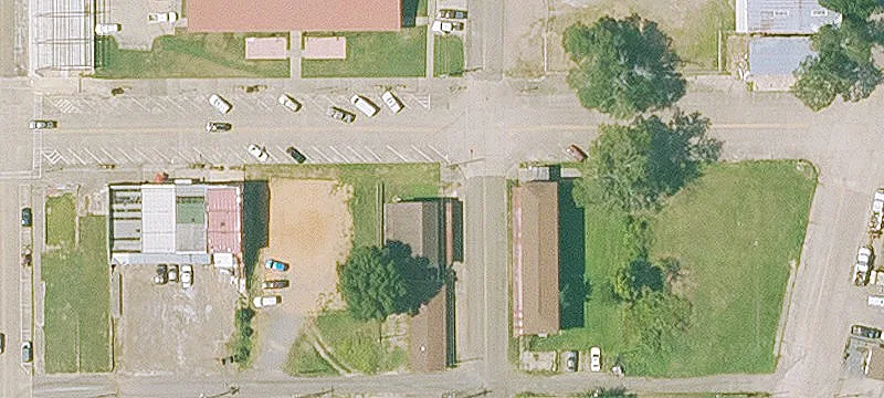 111 Dequeen Ave