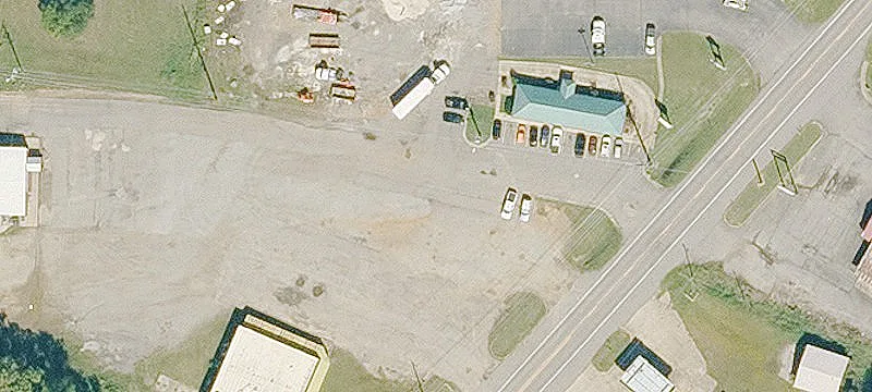 2604 Main St